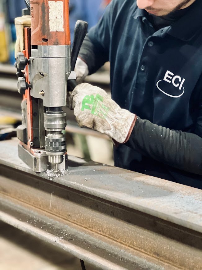 Montaje de estructura metálica en planta